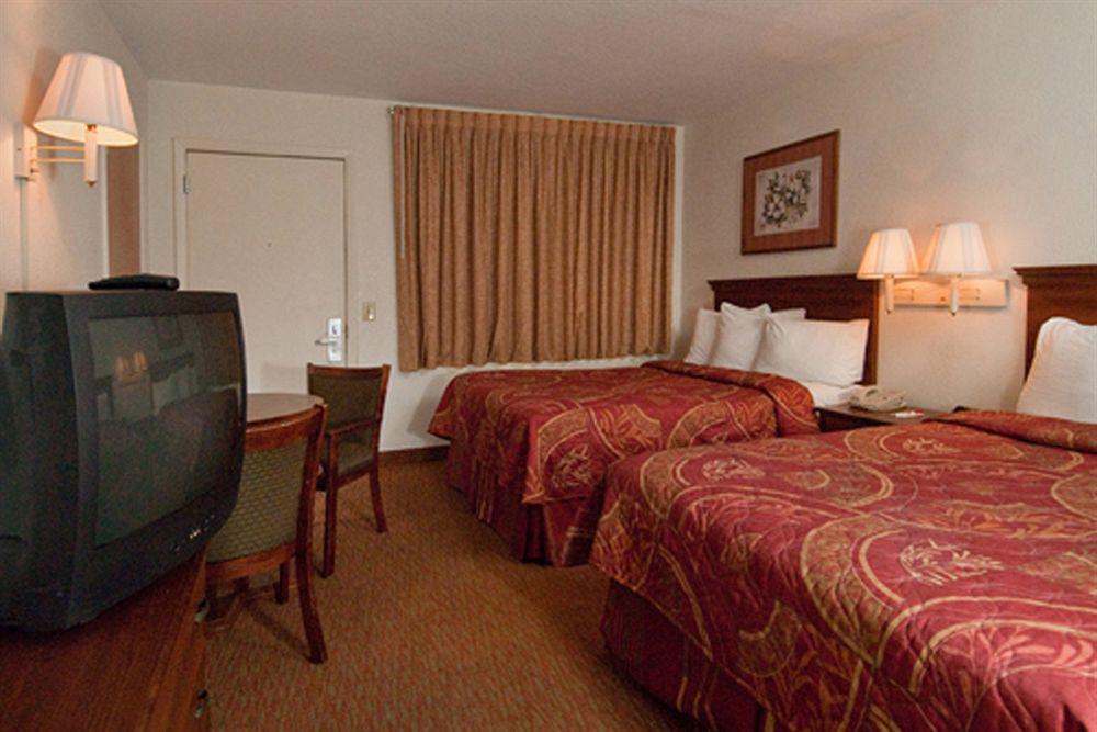 Econo Lodge Cherokee Near River Park Ruang foto
