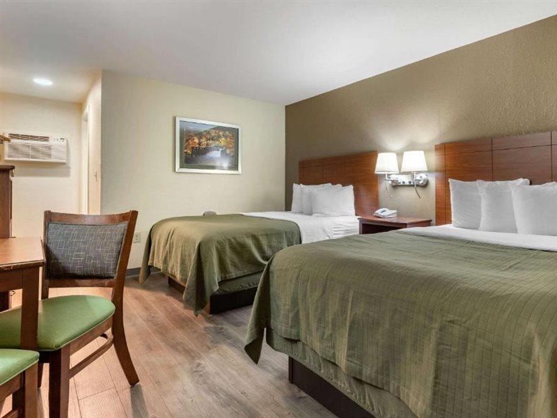 Econo Lodge Cherokee Near River Park Bagian luar foto