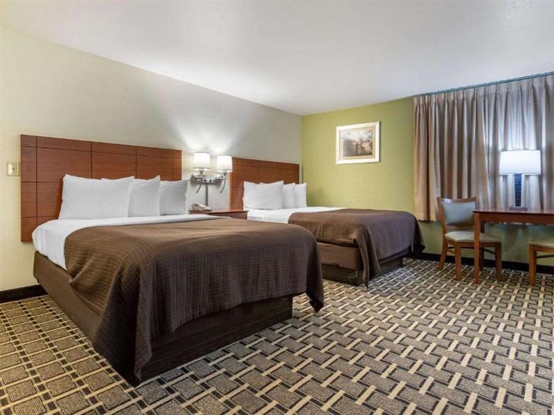 Econo Lodge Cherokee Near River Park Bagian luar foto