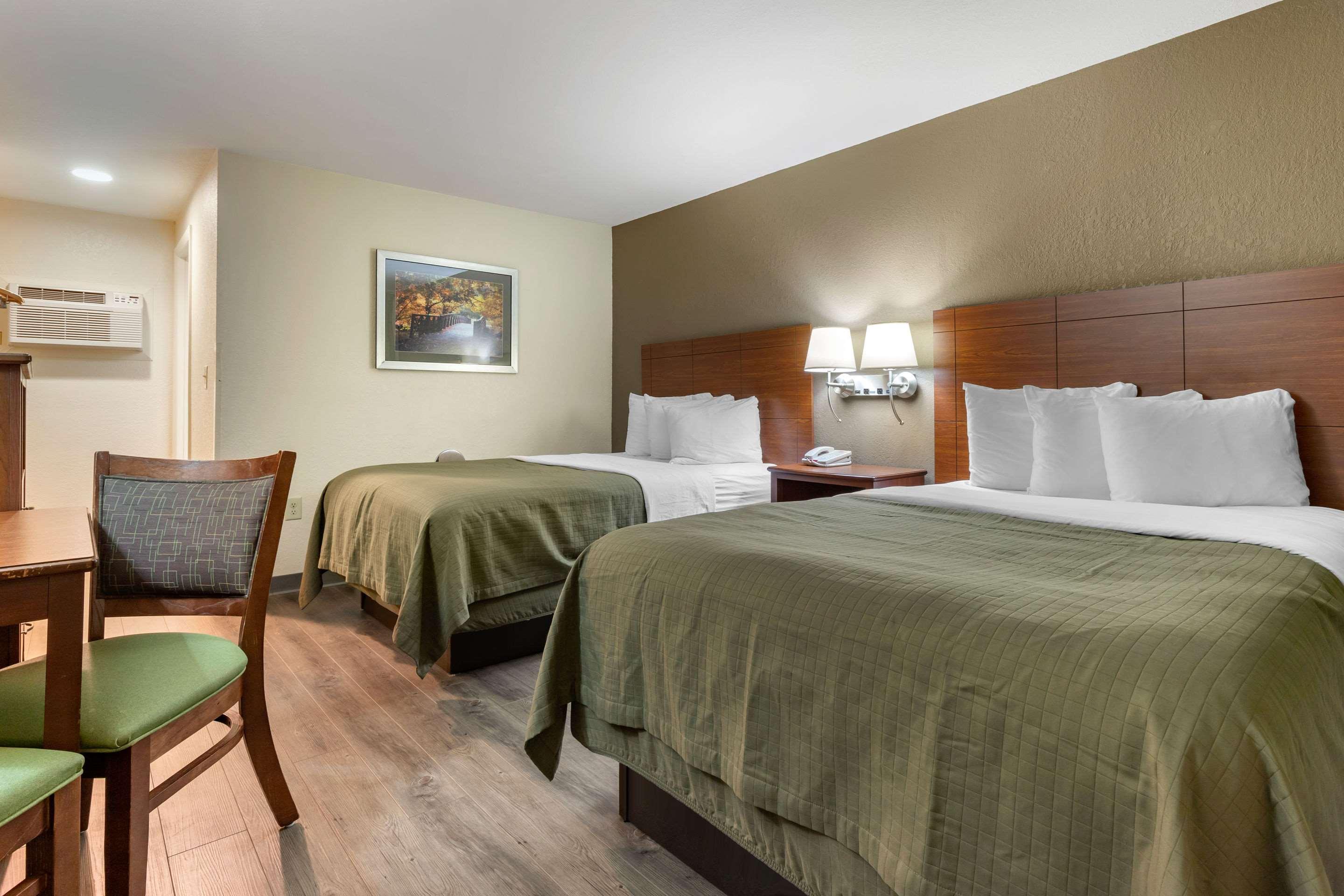 Econo Lodge Cherokee Near River Park Bagian luar foto