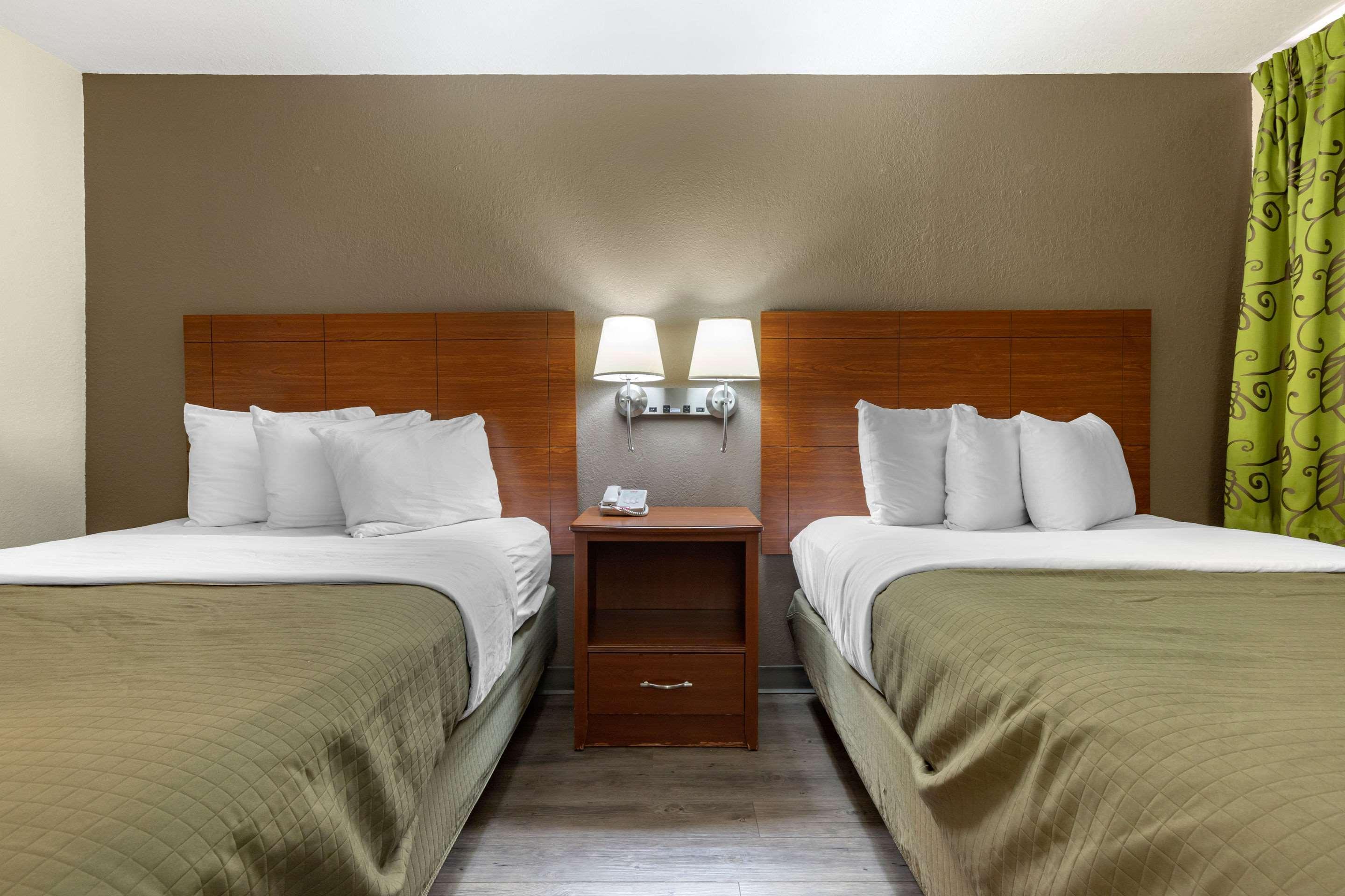 Econo Lodge Cherokee Near River Park Bagian luar foto