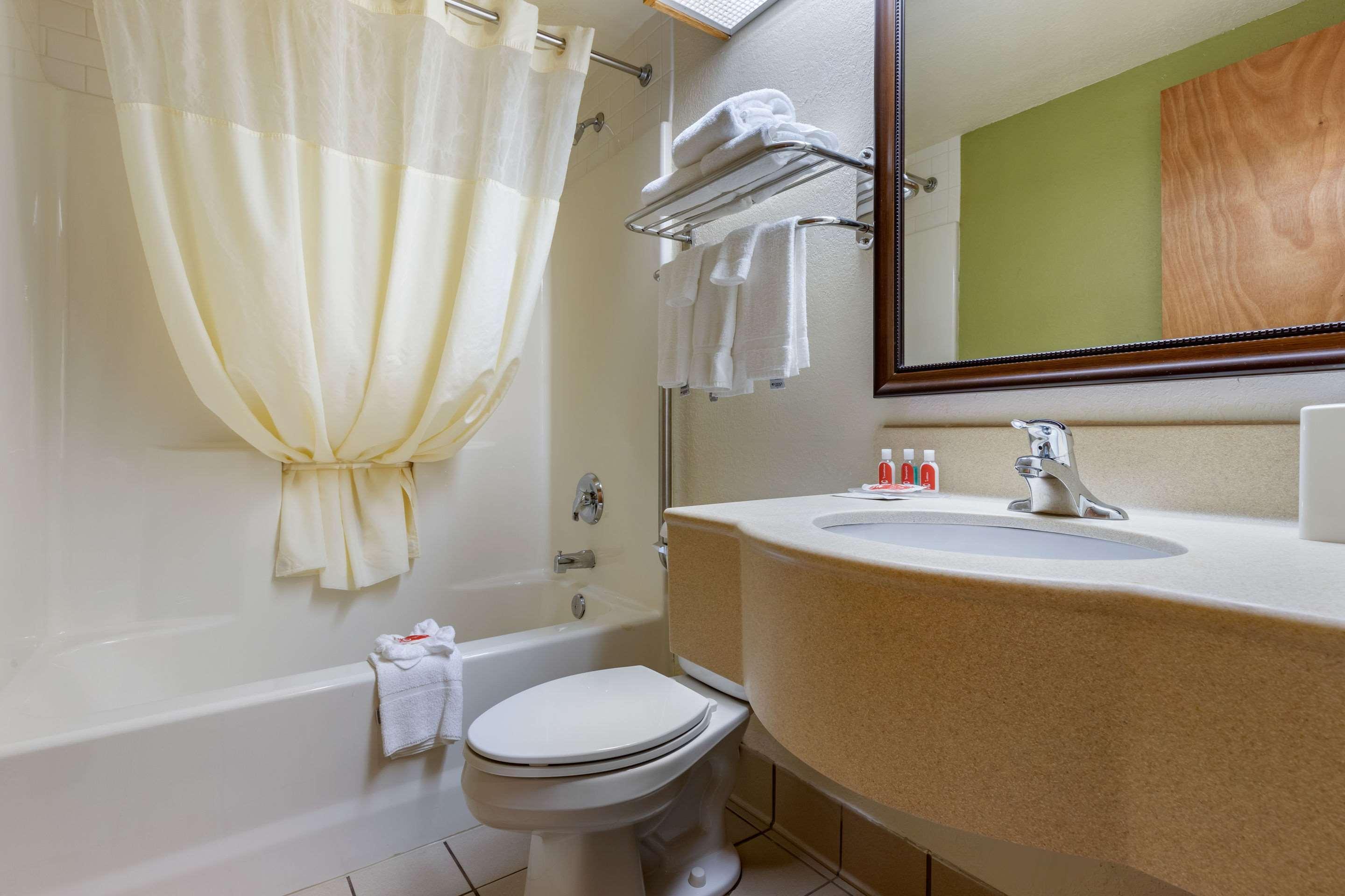Econo Lodge Cherokee Near River Park Bagian luar foto