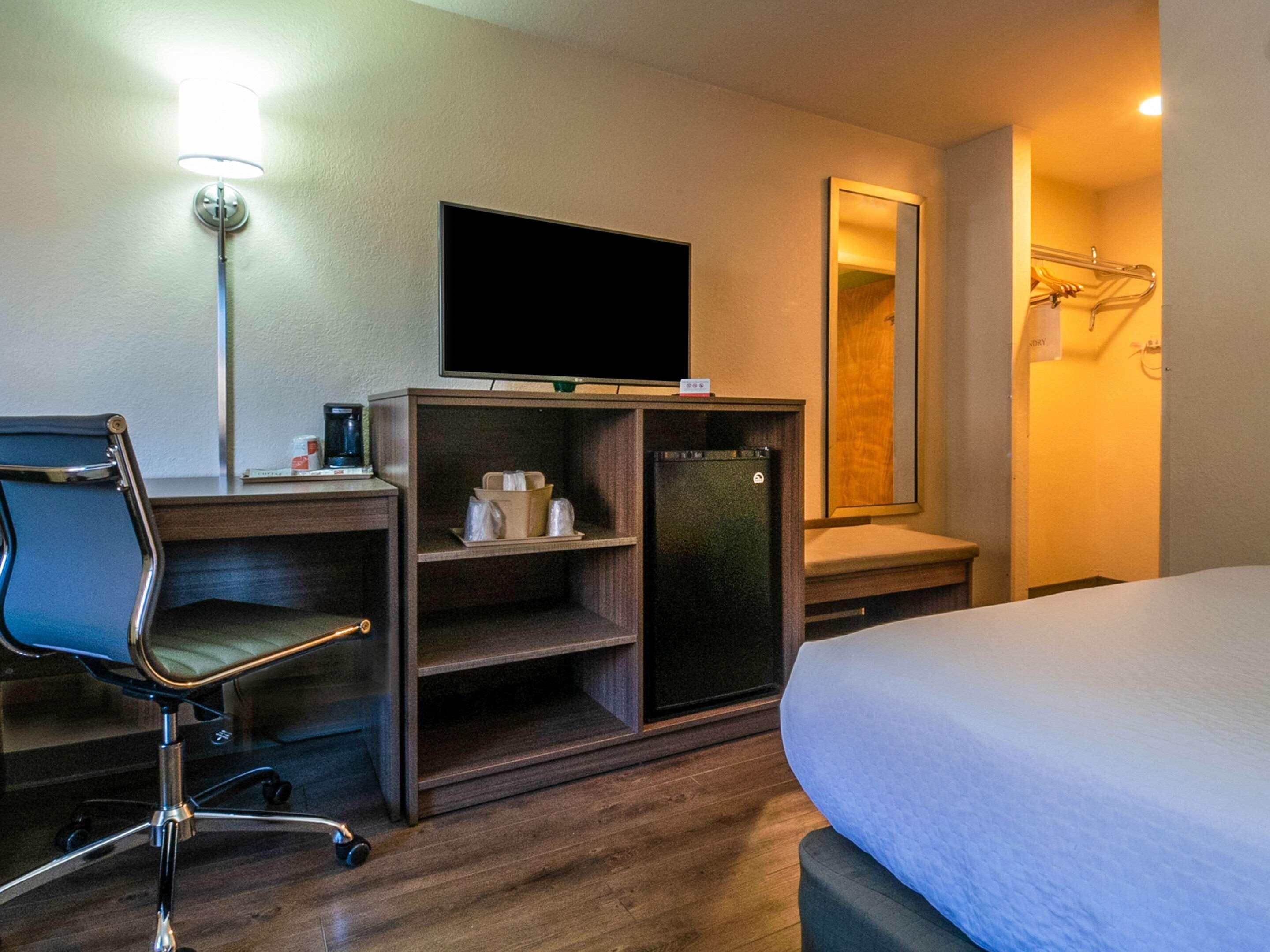 Econo Lodge Cherokee Near River Park Bagian luar foto
