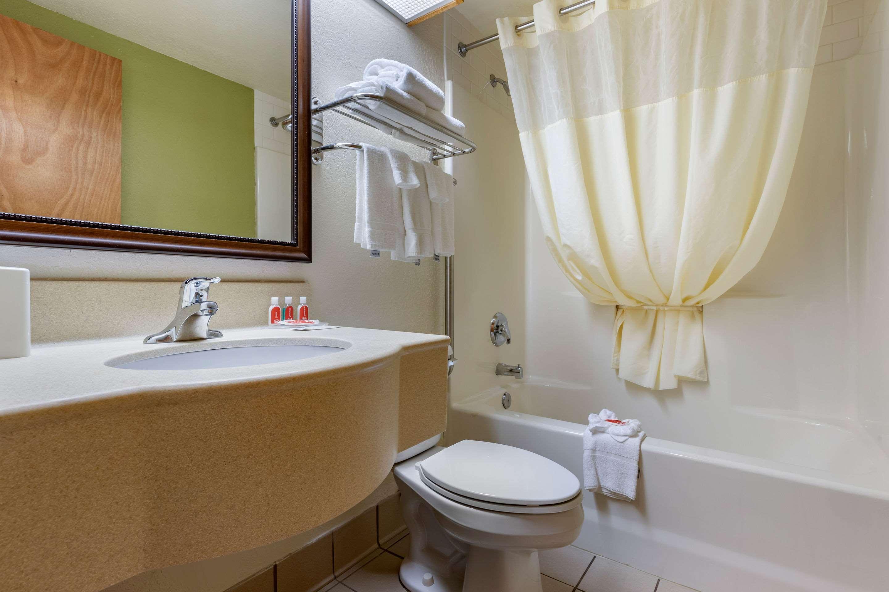 Econo Lodge Cherokee Near River Park Bagian luar foto
