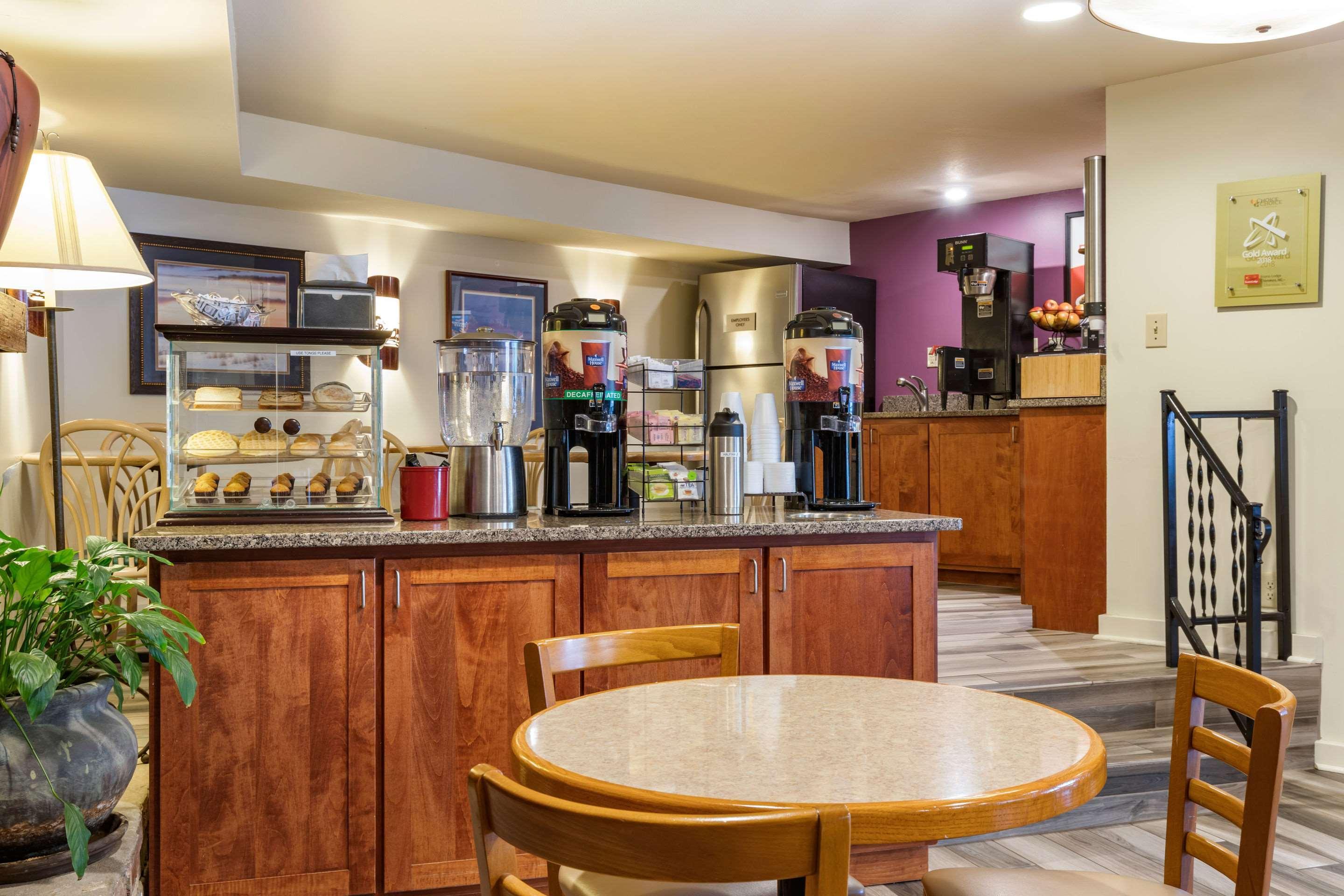 Econo Lodge Cherokee Near River Park Bagian luar foto