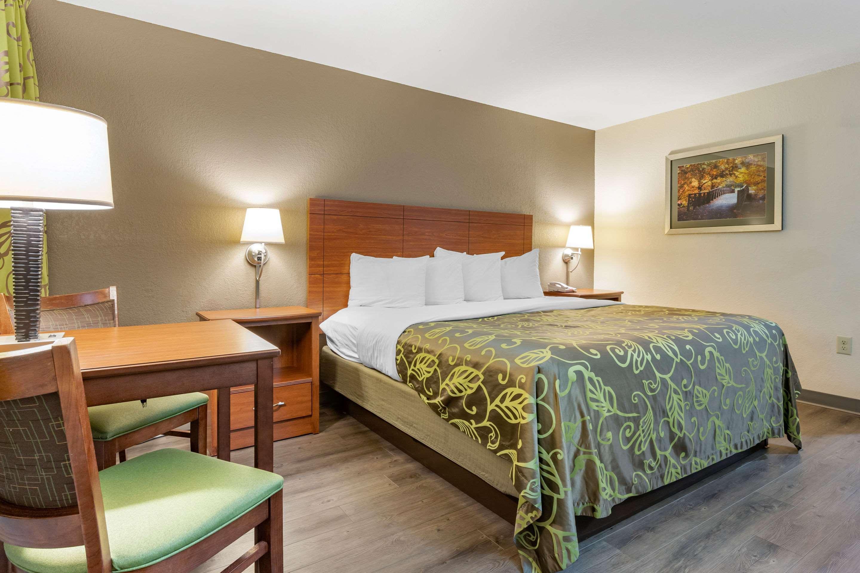 Econo Lodge Cherokee Near River Park Bagian luar foto