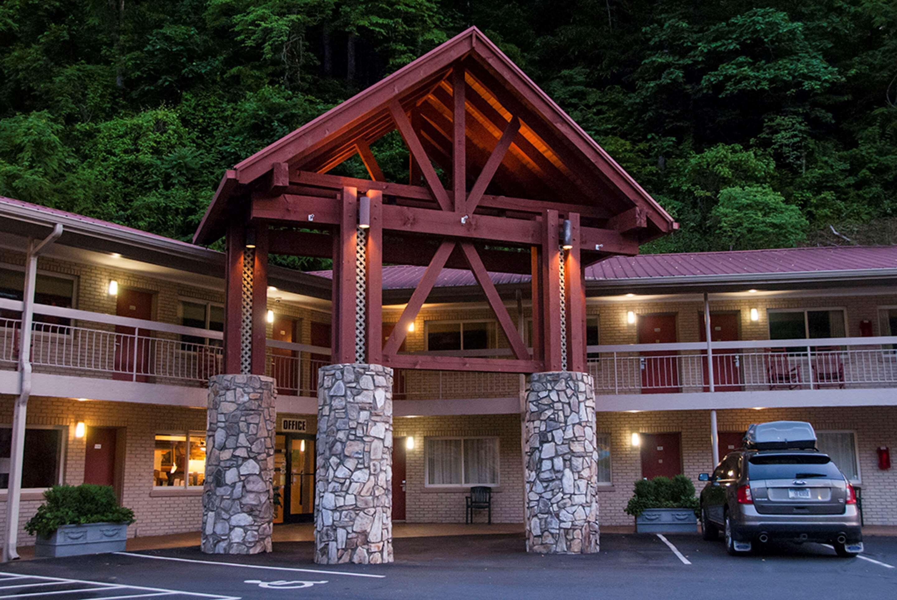 Econo Lodge Cherokee Near River Park Bagian luar foto