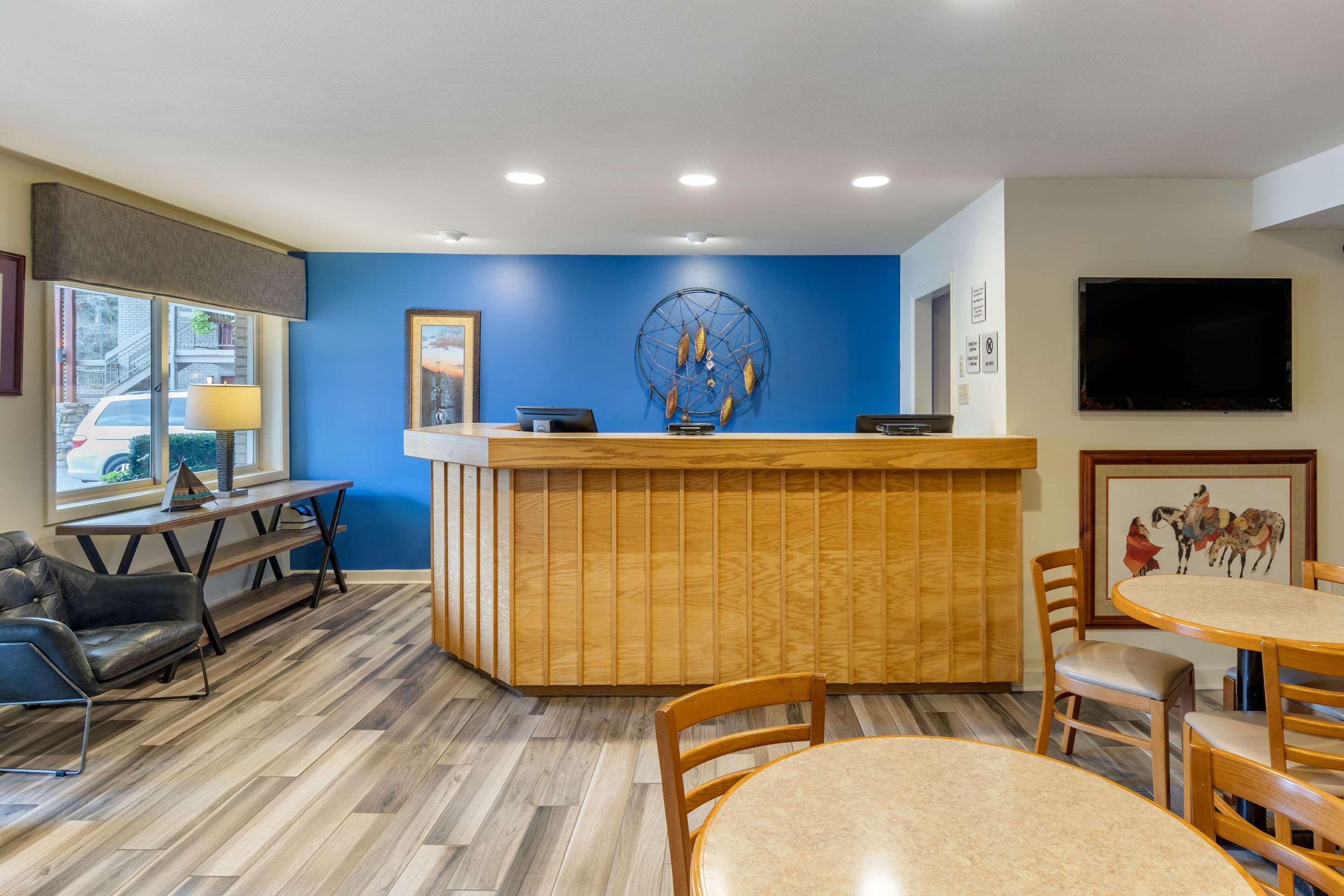 Econo Lodge Cherokee Near River Park Bagian luar foto