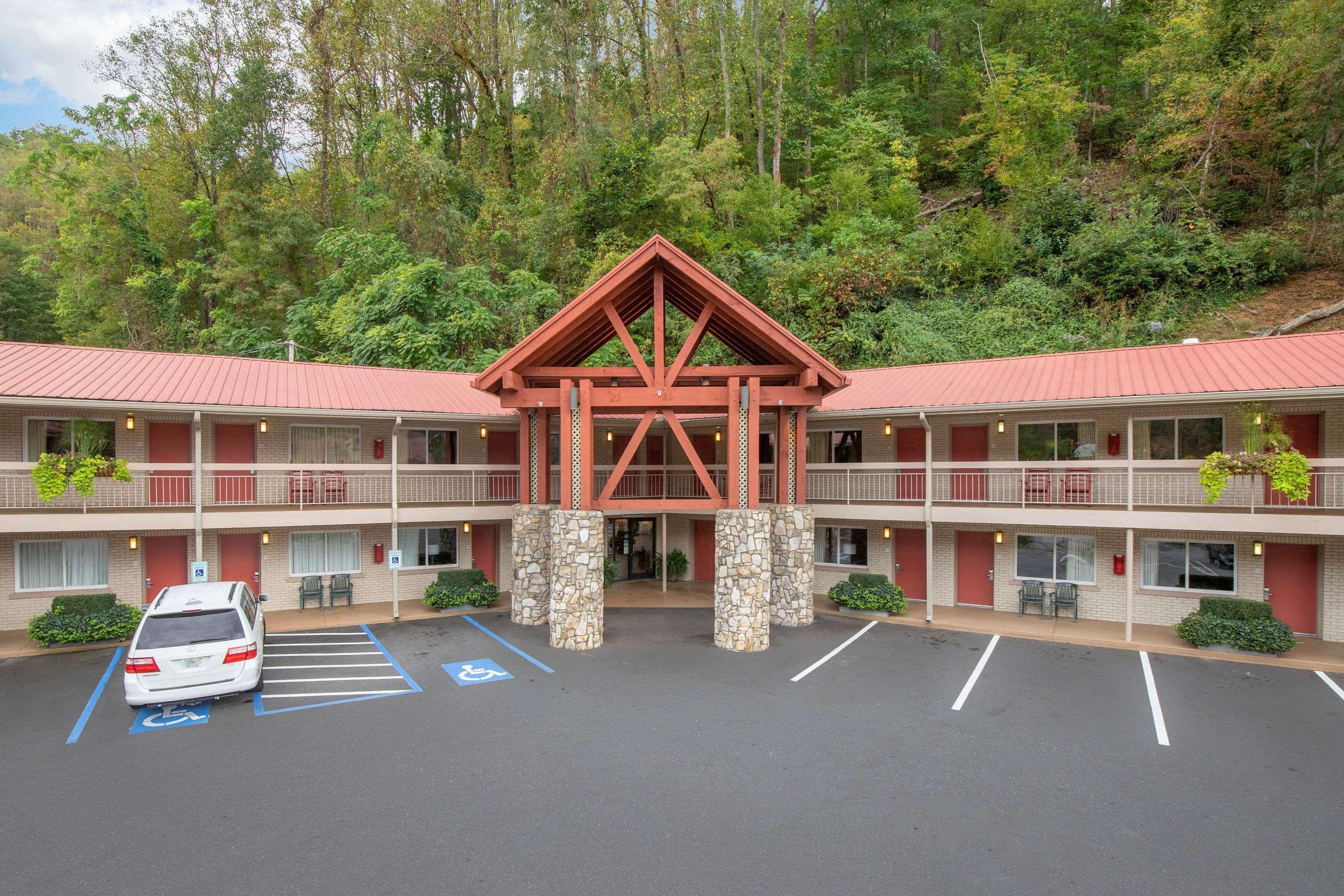 Econo Lodge Cherokee Near River Park Bagian luar foto