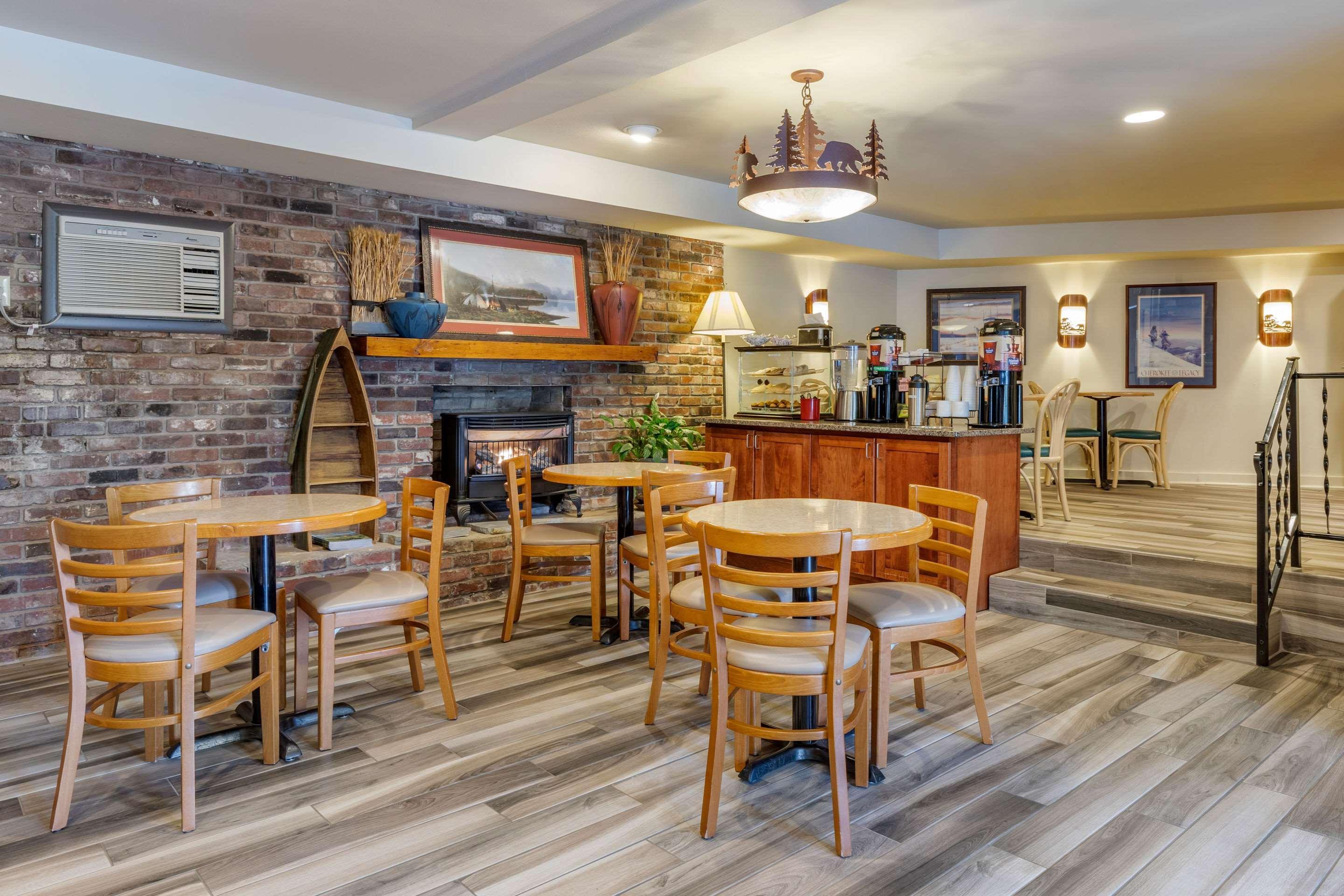 Econo Lodge Cherokee Near River Park Bagian luar foto