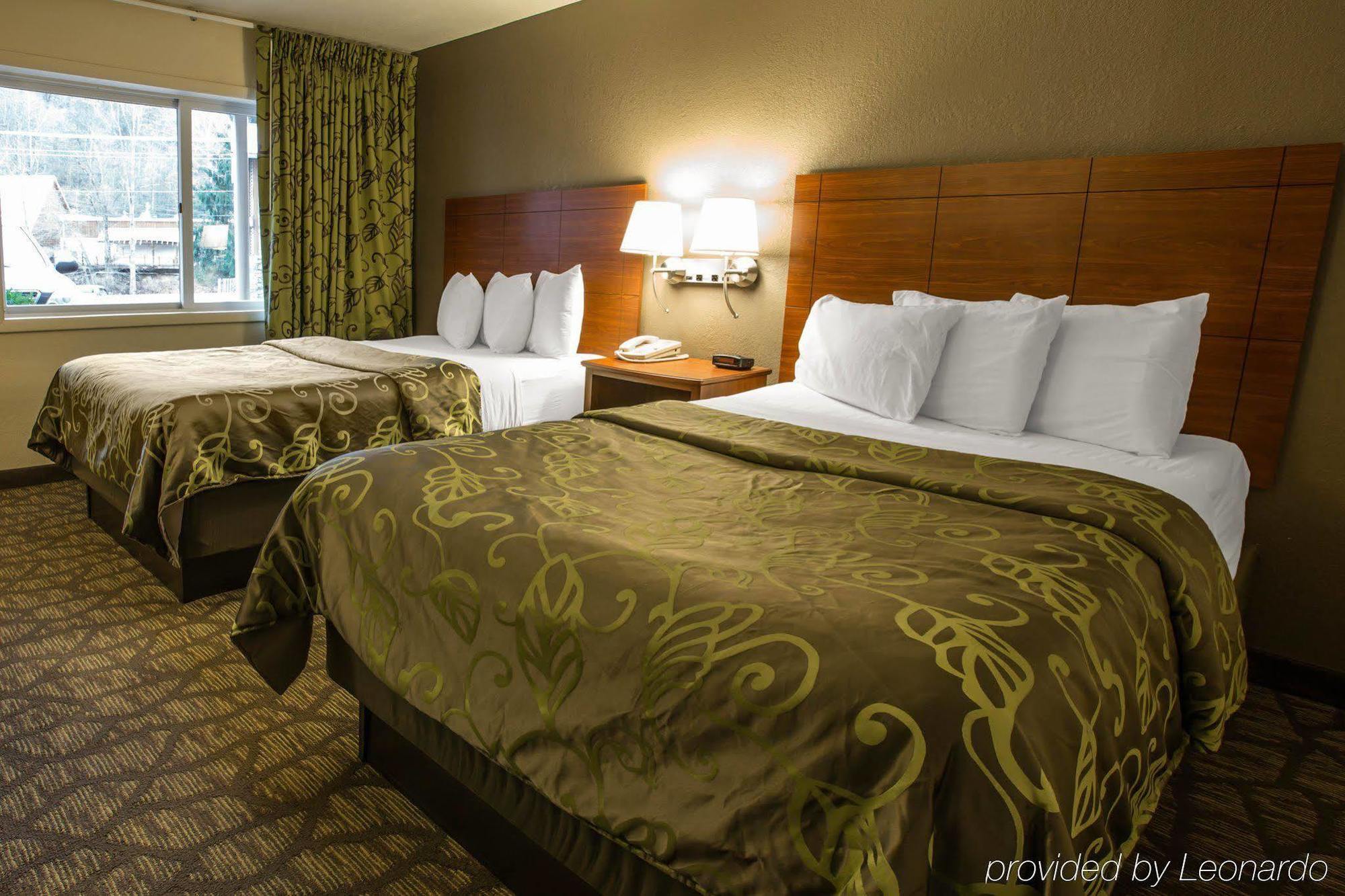 Econo Lodge Cherokee Near River Park Bagian luar foto
