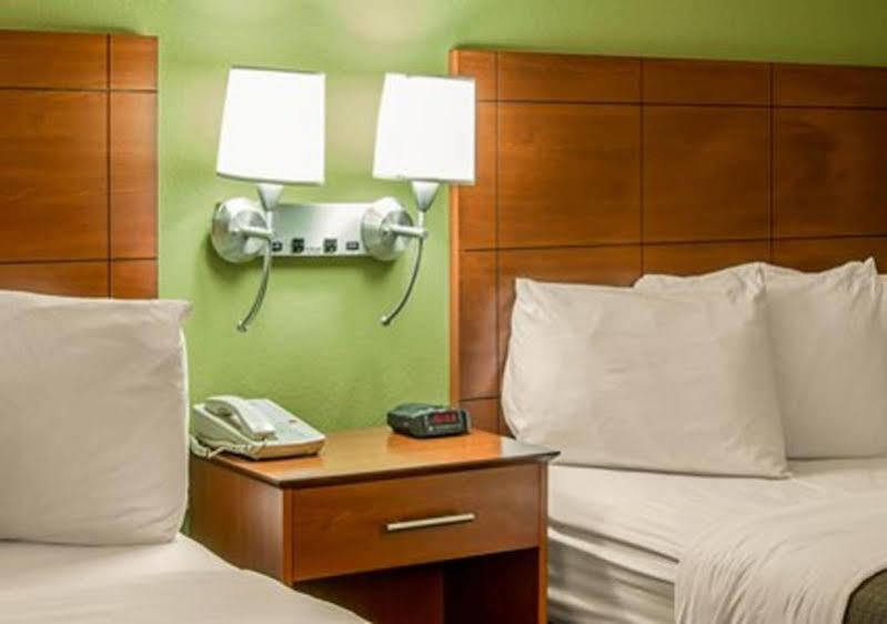 Econo Lodge Cherokee Near River Park Bagian luar foto