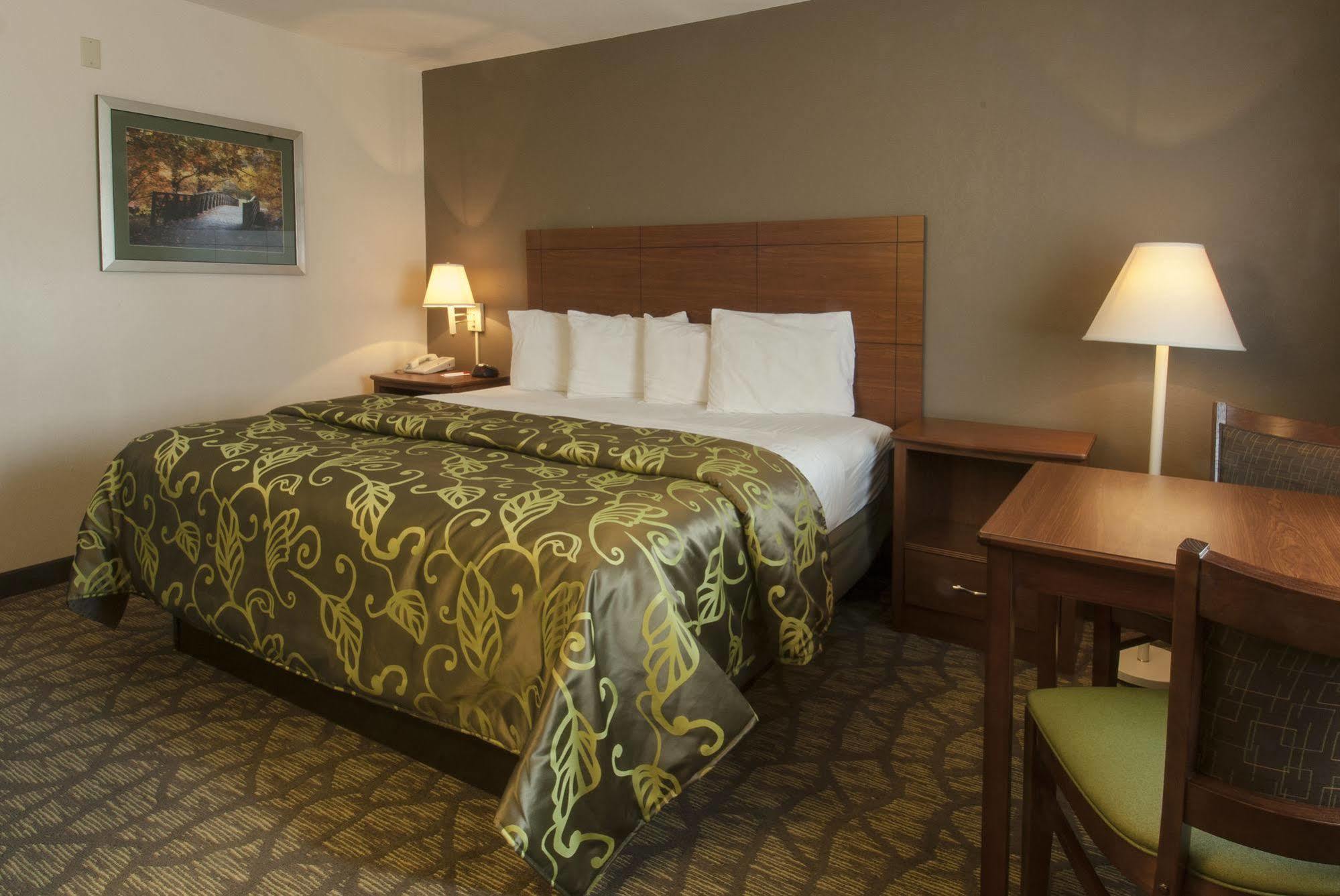 Econo Lodge Cherokee Near River Park Bagian luar foto
