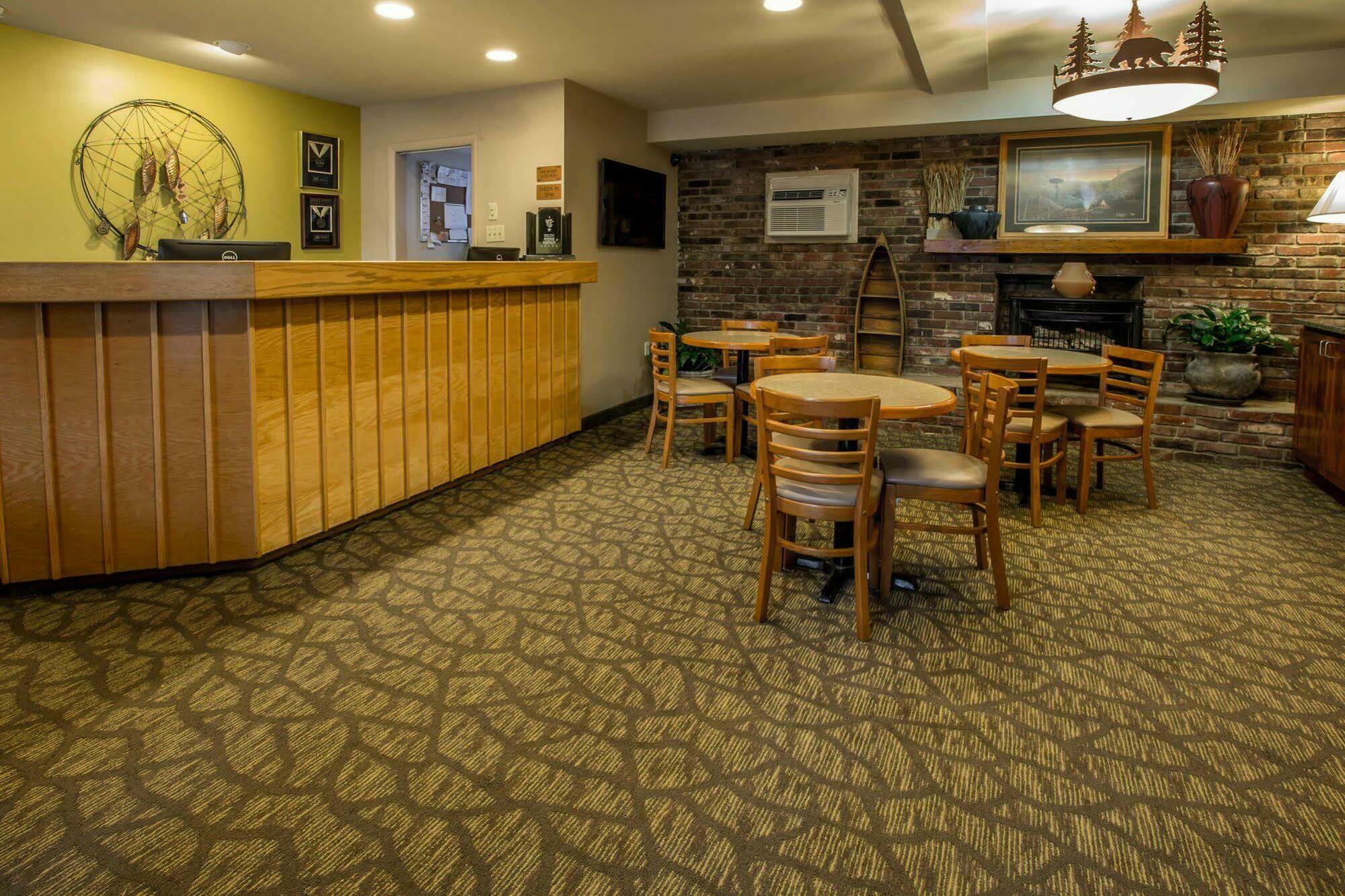 Econo Lodge Cherokee Near River Park Bagian luar foto