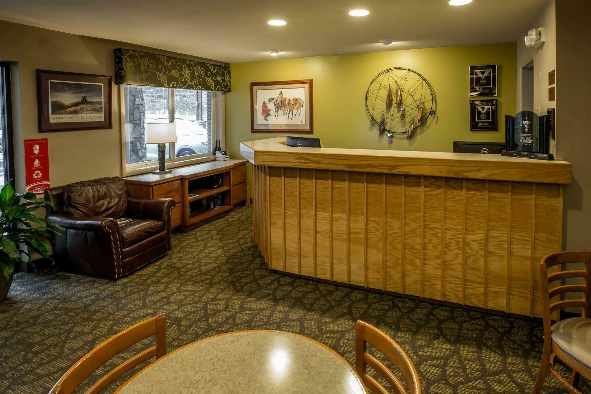 Econo Lodge Cherokee Near River Park Bagian luar foto