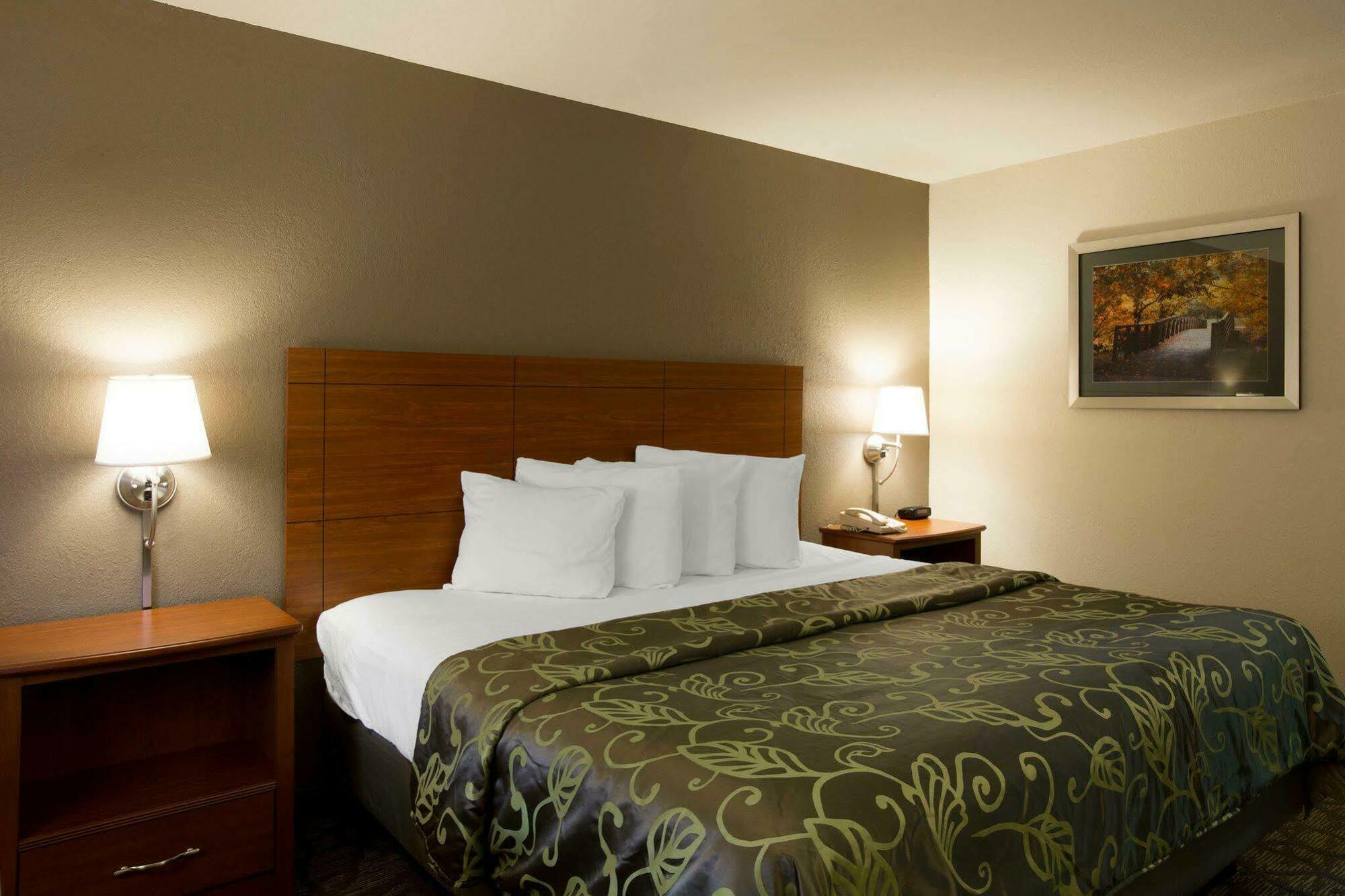 Econo Lodge Cherokee Near River Park Bagian luar foto