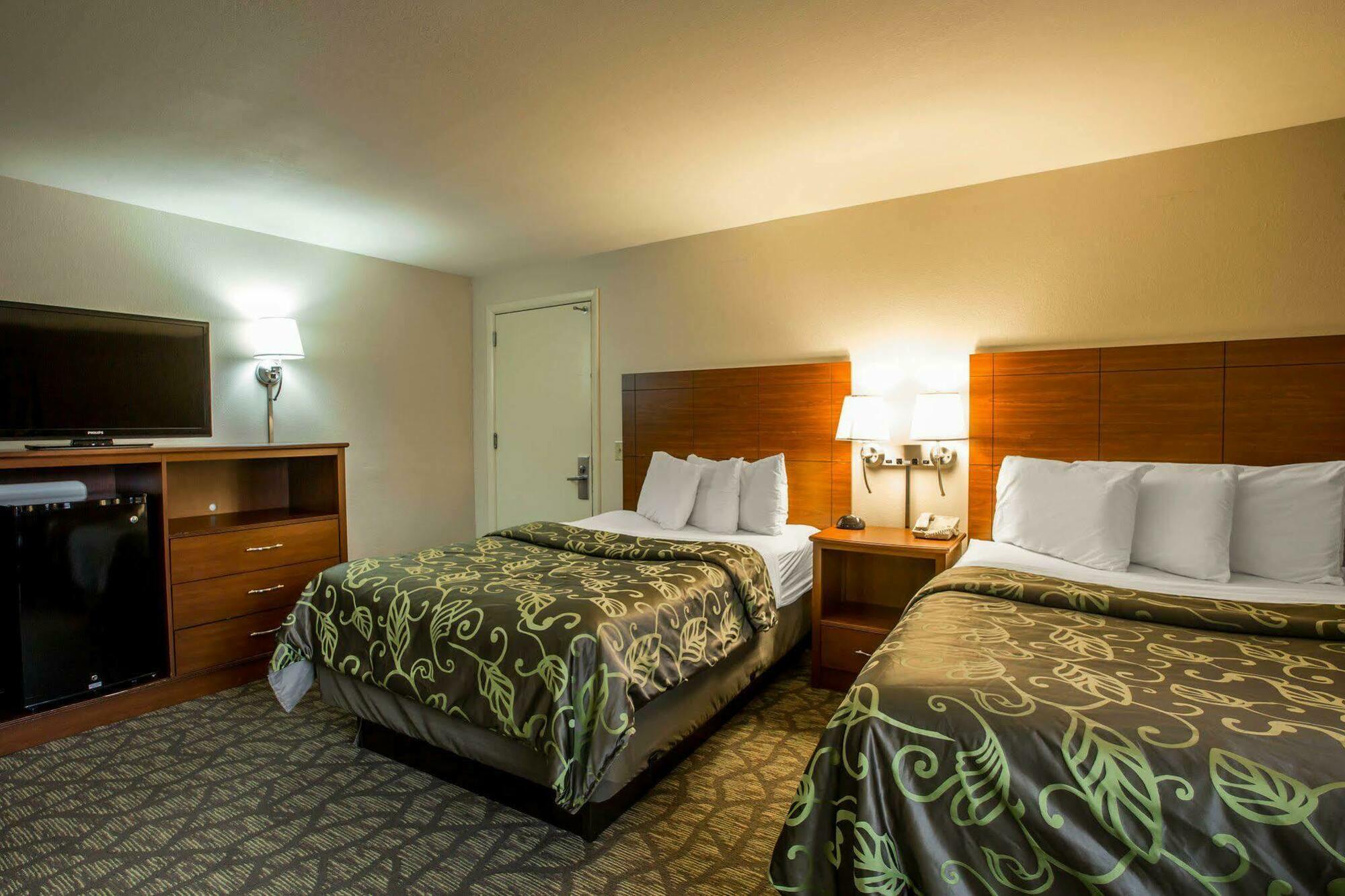 Econo Lodge Cherokee Near River Park Bagian luar foto