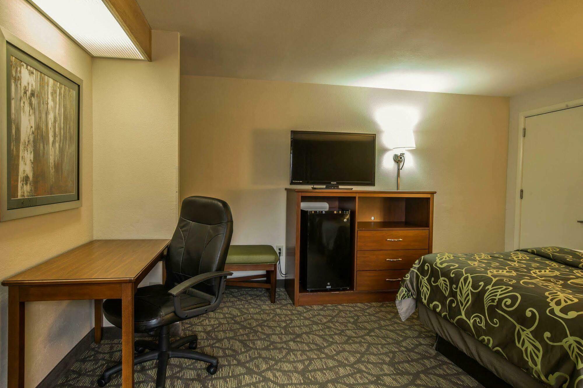 Econo Lodge Cherokee Near River Park Bagian luar foto
